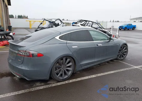 2013 Tesla Model S Performance z USA, uszkodzony, nr VIN 5YJSA1DP9DFP14848